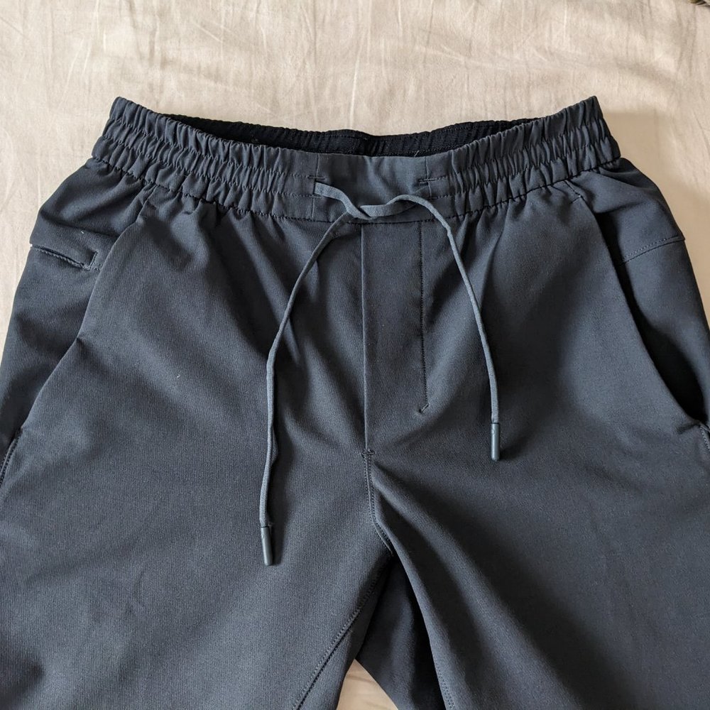 Lululemon license to train pants - Picture 2 of 3